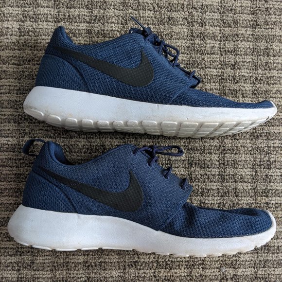 Nike Shoes - Nike Roshe's